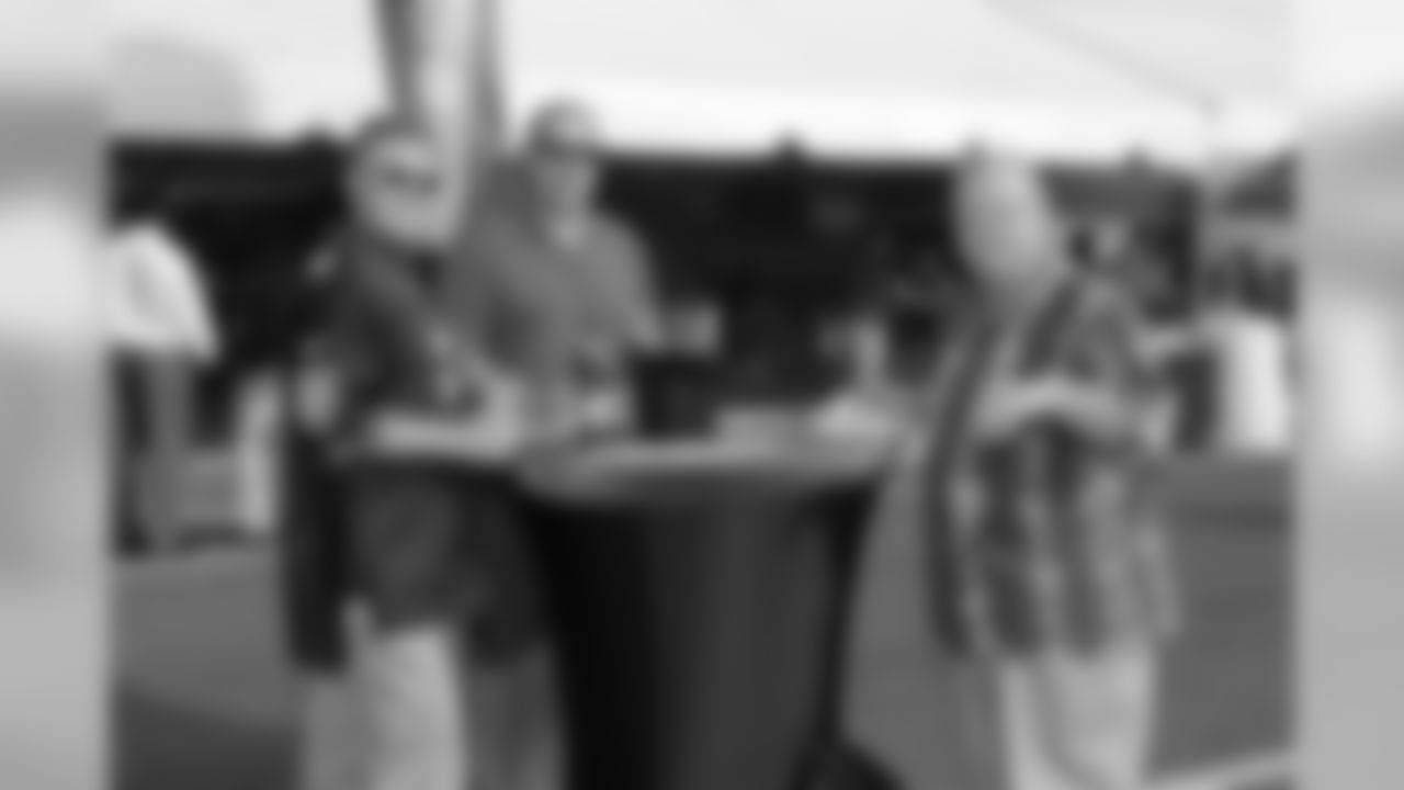 The Ravens hosted the Countdown to Kickoff barbeque, which allowed fans to meet their Ravens in a casual setting.