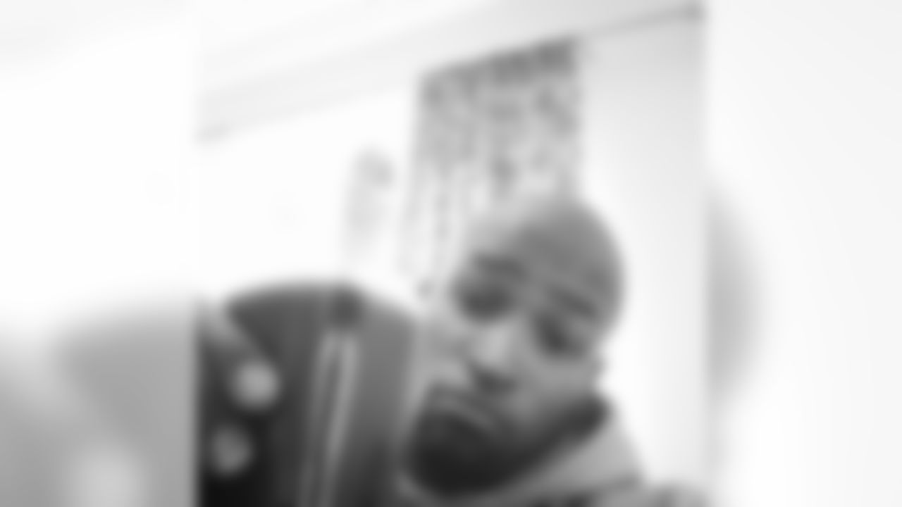 eugenemonroe60 [Eugene Monroe]: Supplement hiatus time! Trying to switch things up a bit. Leaving the powder society! No protein shakes, pre workouts, etc, just good FOOD and tough work! possibly some vitamins still working on that