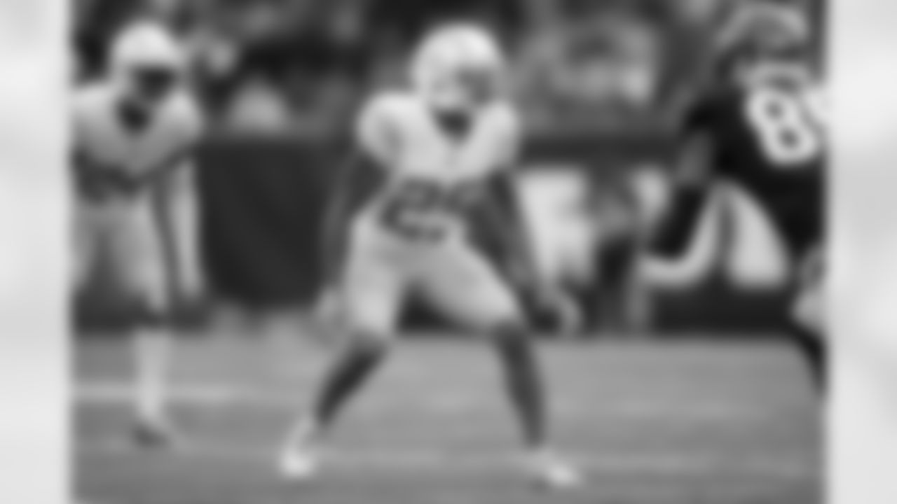 CB Chris Harris, Los Angeles Chargers
Not long ago, Harris was considered the top slot cornerback in the NFL. He was the 109th-ranked corner from PFF and started 11 of 14 games played last season. He could help offset the loss of Tavon Young.