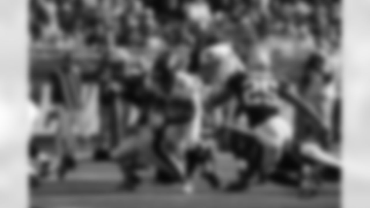 Images from the first quarter of the Ravens' Week 6 game in New England on Sunday, October 17, 2010.