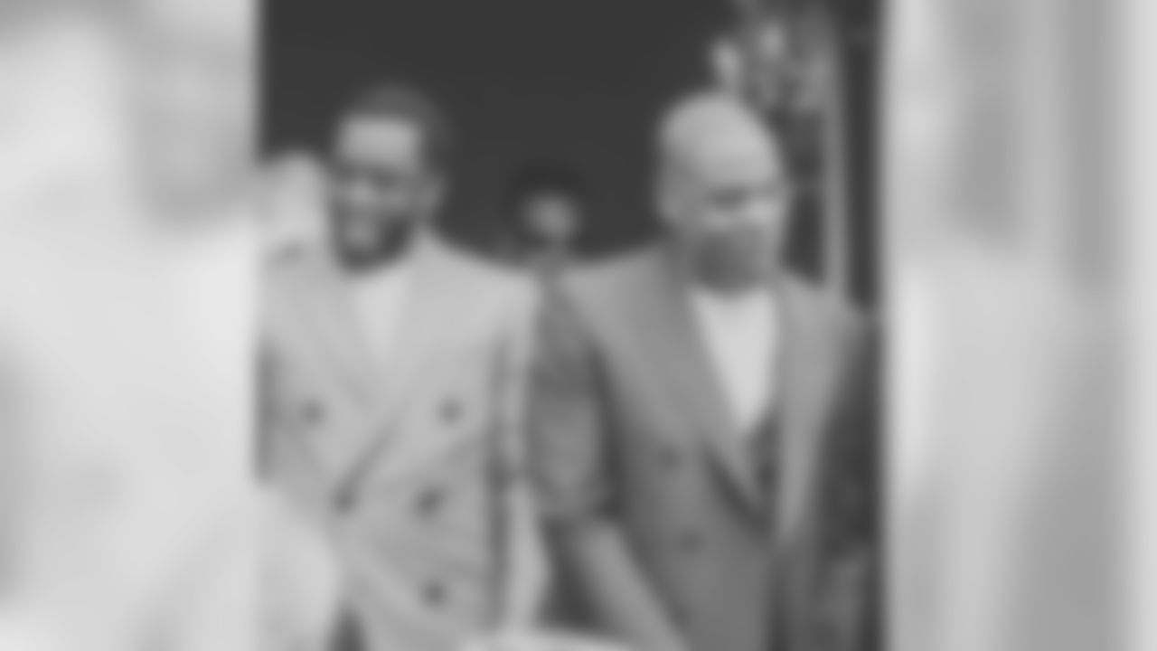 megatronnie [Ronnie Stanley]: Obviously they're my body guards...