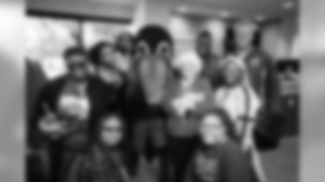 October 21, 2018
The Baltimore Ravens Purple Caravan visited the Xfinity store in White Marsh and then to the White Marsh Mall.