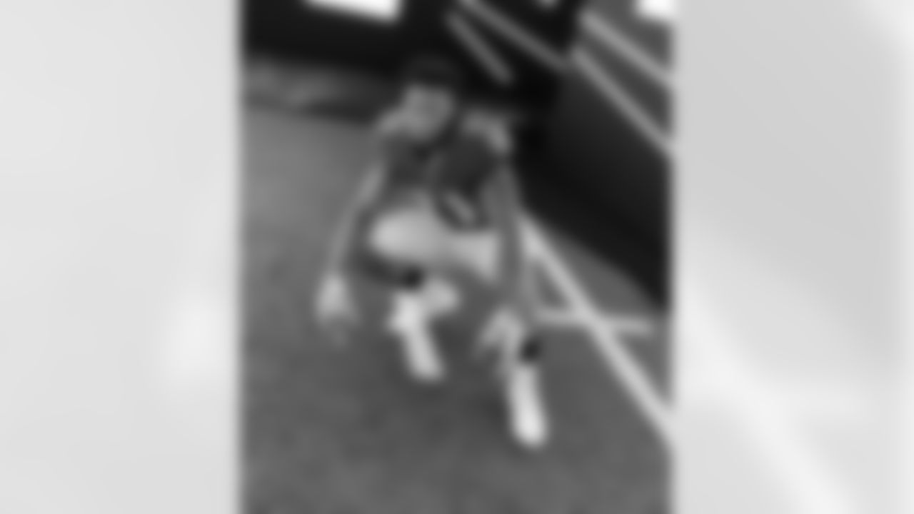 @officialshon_4 (DeShon Elliot)