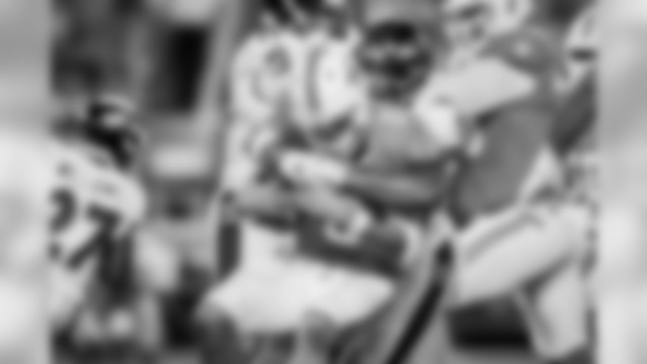 LB Kenny Young