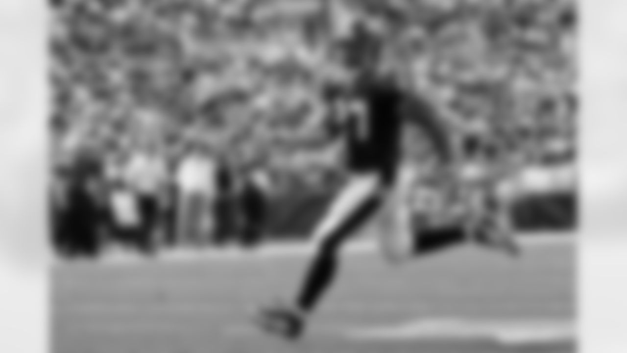 Images from the Ravens' 34-3 win over the Cleveland Browns on Sept. 27, 2009.