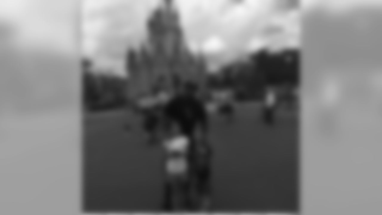 untouchablejay55[Terrell Suggs]:Disney Trip SiZ, HALF PINT, MAN MAN