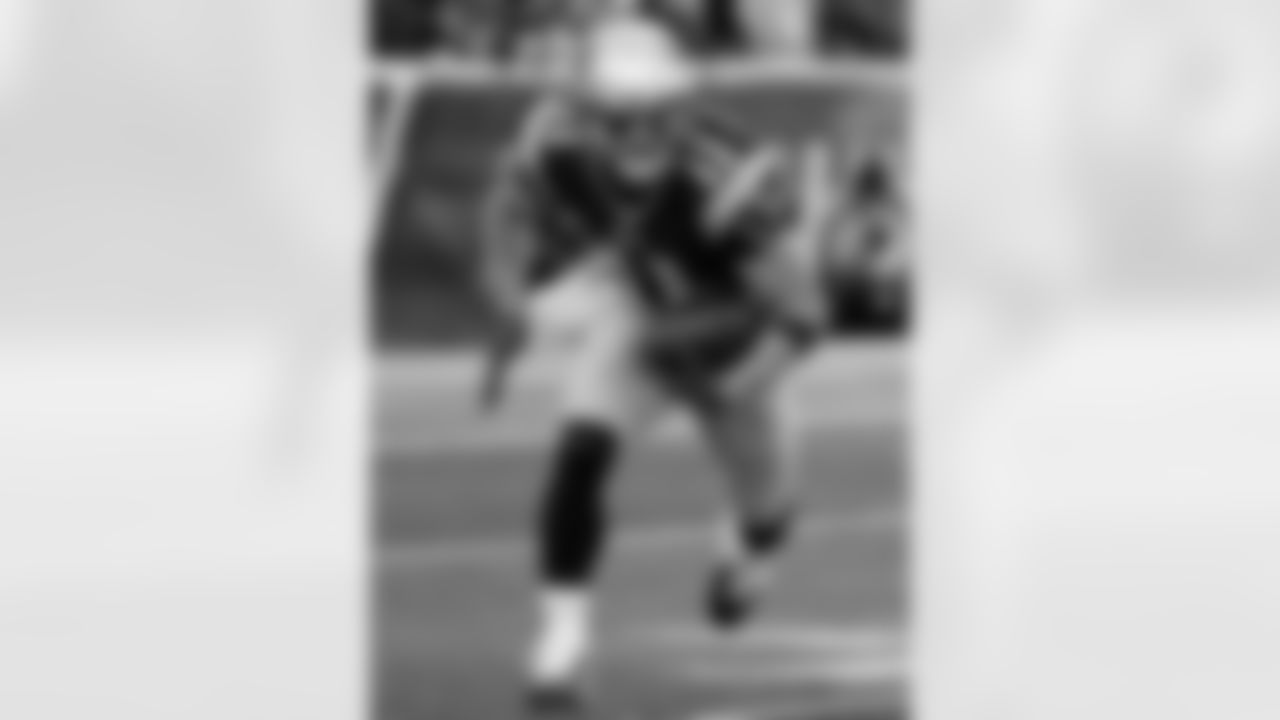 Baltimore's secondary did an excellent job with Calvin "Megatron" Johnson and the rest of the big-bodied Lions receivers. Now they have to deal with a bunch of little guys. The Patriots are led by 5-foot-10 Julian Edelman, who has caught 89 passes for 914 yards and six scores and 5-foot-11 Danny Amendola, who has 51 receptions for 579 yards and two scores. The Patriots use their quickness and speed on shorter routes and try to pick up extra yardage after each catch.