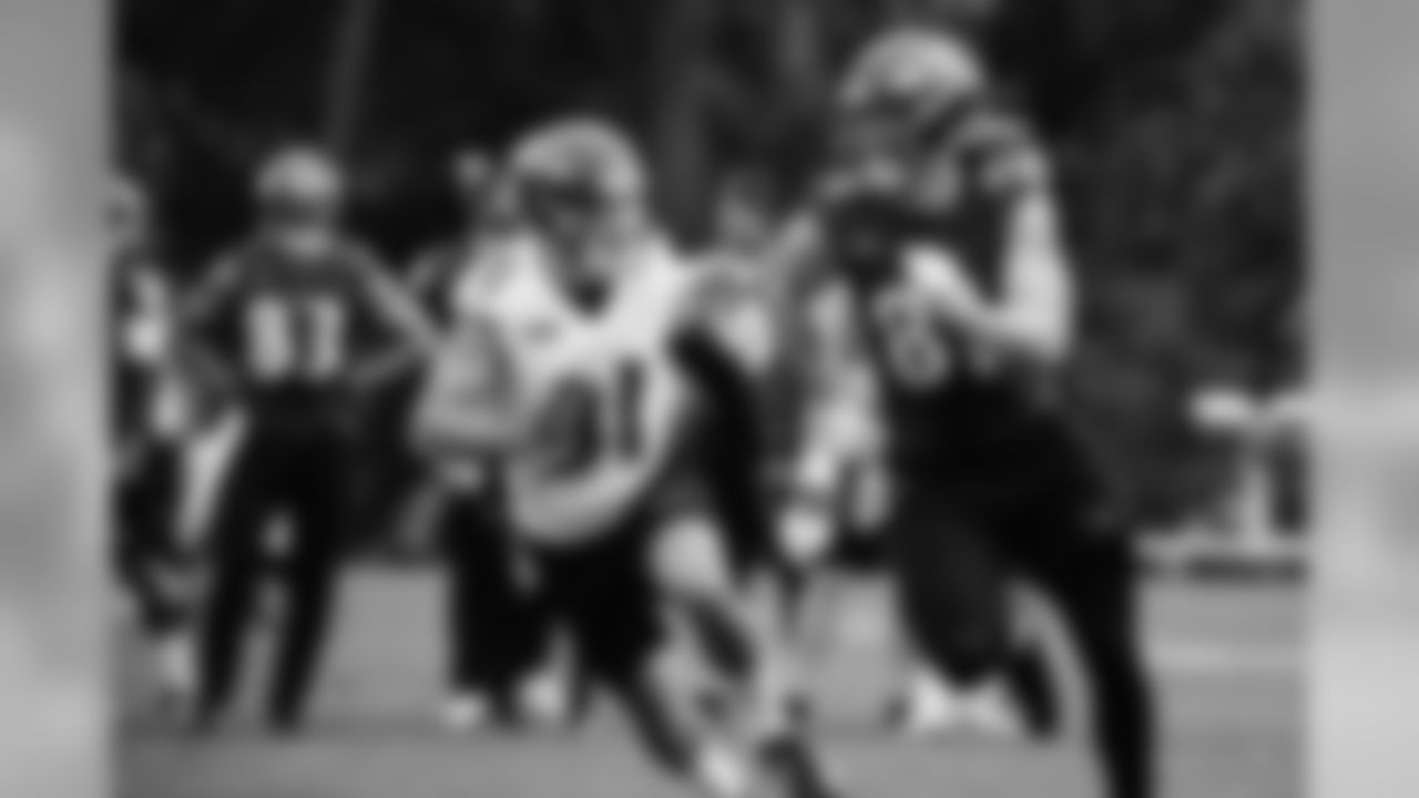 TE Hayden Hurst
The Ravens' top draft pick had a strong second day of minicamp in which he made an excellent leaping catch in traffic and a one-handed grab on a screen. Hurst doesn't look like a rookie. He doesn't seem to make many mistakes and is quick getting up the field when he makes the grab.