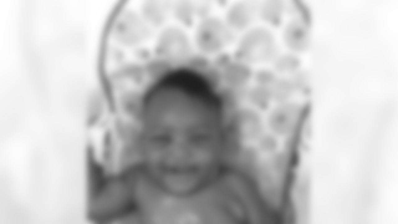 jforsett[Justin Forsett]: Feels good to be able to come home & help with bath & bed time!!