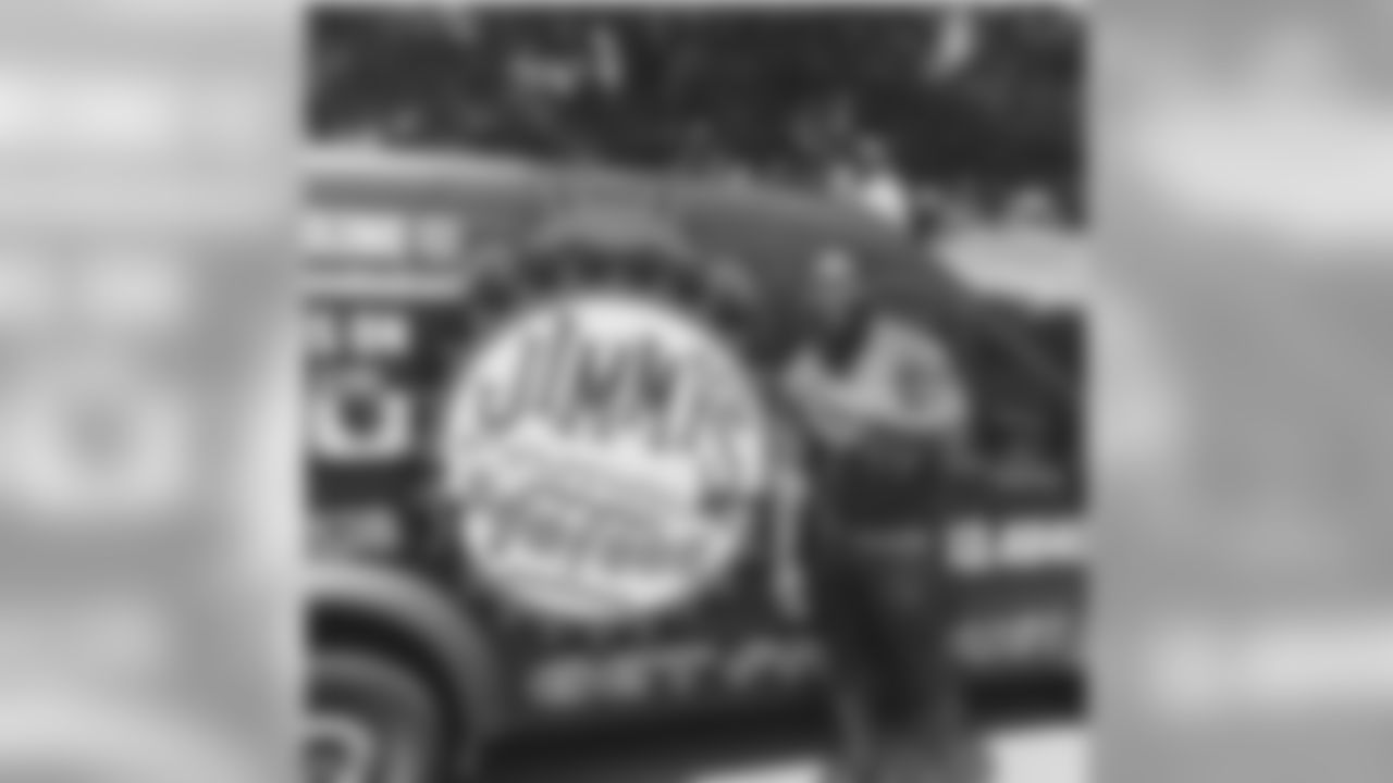 jforsett[Justin Forsett]:S/O to my guys @JimmysSeafood for helping me get my crab fix today!! #BaltimoreSeafood