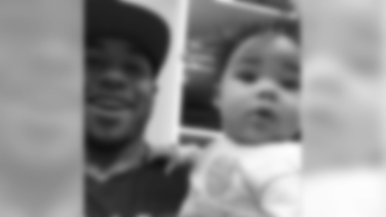 aceandsmitty[Steve Smith Sr.]:Sr & Jr doing our thing!!! Hanging out doing #daddytime #stevesmithsr &#Stevesmithjr #agent89