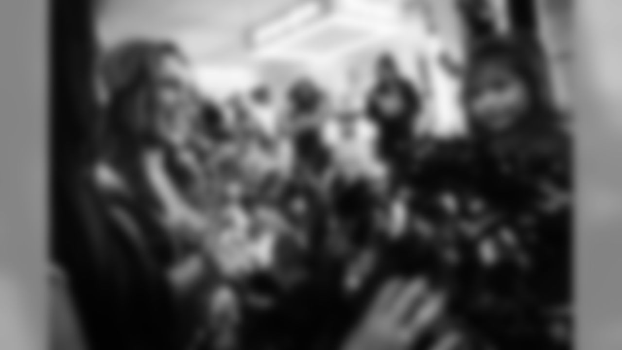 October 21, 2018
The Baltimore Ravens Purple Caravan visited the Xfinity store in White Marsh and then to the White Marsh Mall.