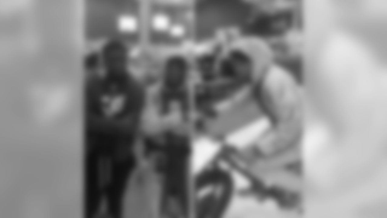 aceandsmitty [Steve Smith]: Just your average #holidayhelper Event being a big kid!!! #RavensFlock #stevesmithsr #agent89