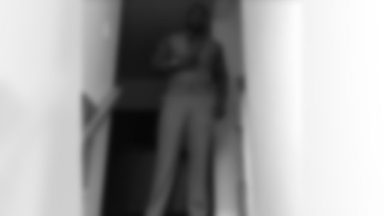 vlhammer [Vonta Leach]: #travelday #swag