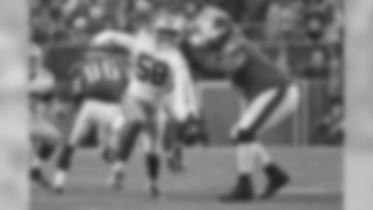 39. EDGE Robert Quinn, Cowboys