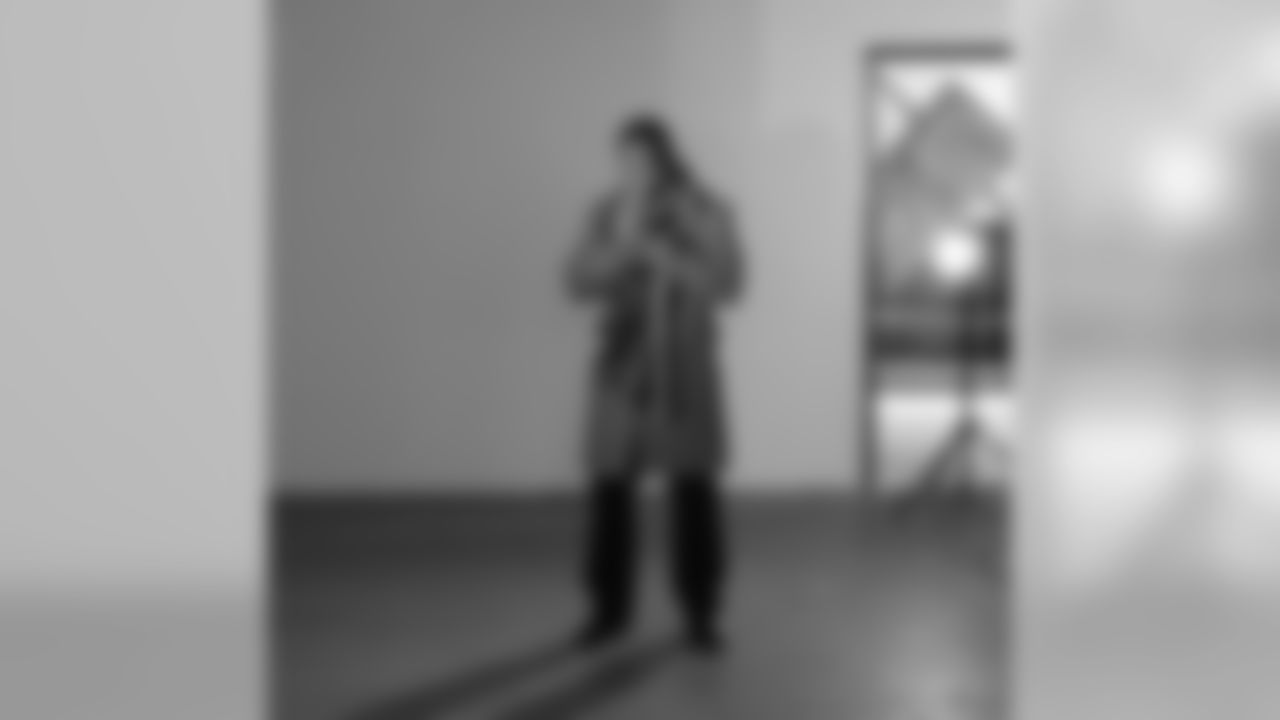 jforsett[Justin Forsett]: #throwbackthursday My first photo in Seattle about 6yrs ago & it's clear I didn't know what I was doing lol #BlueSteel