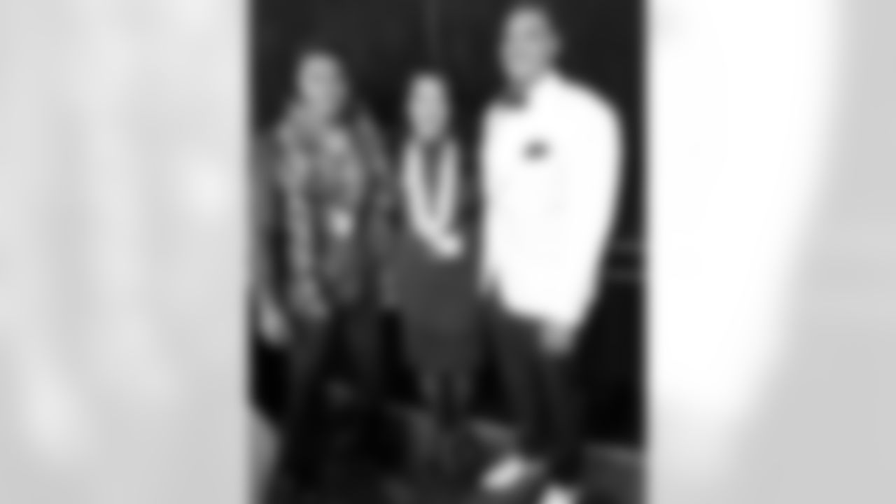 megatronnie [Ronnie Stanley]: Best Mom a kid could ask for.. #happymothersday