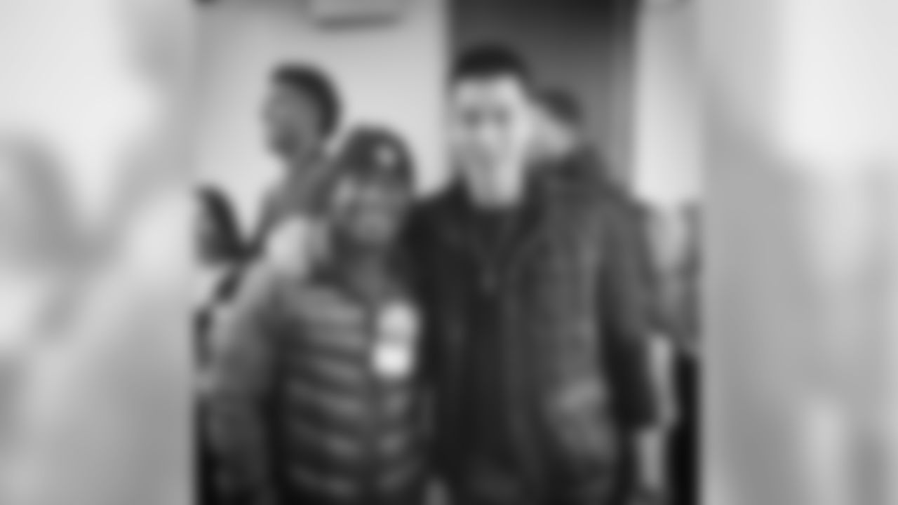 jforsett[Justin Forsett]:Hanging out with my bro @jlin7 after the game. Great guy! #116