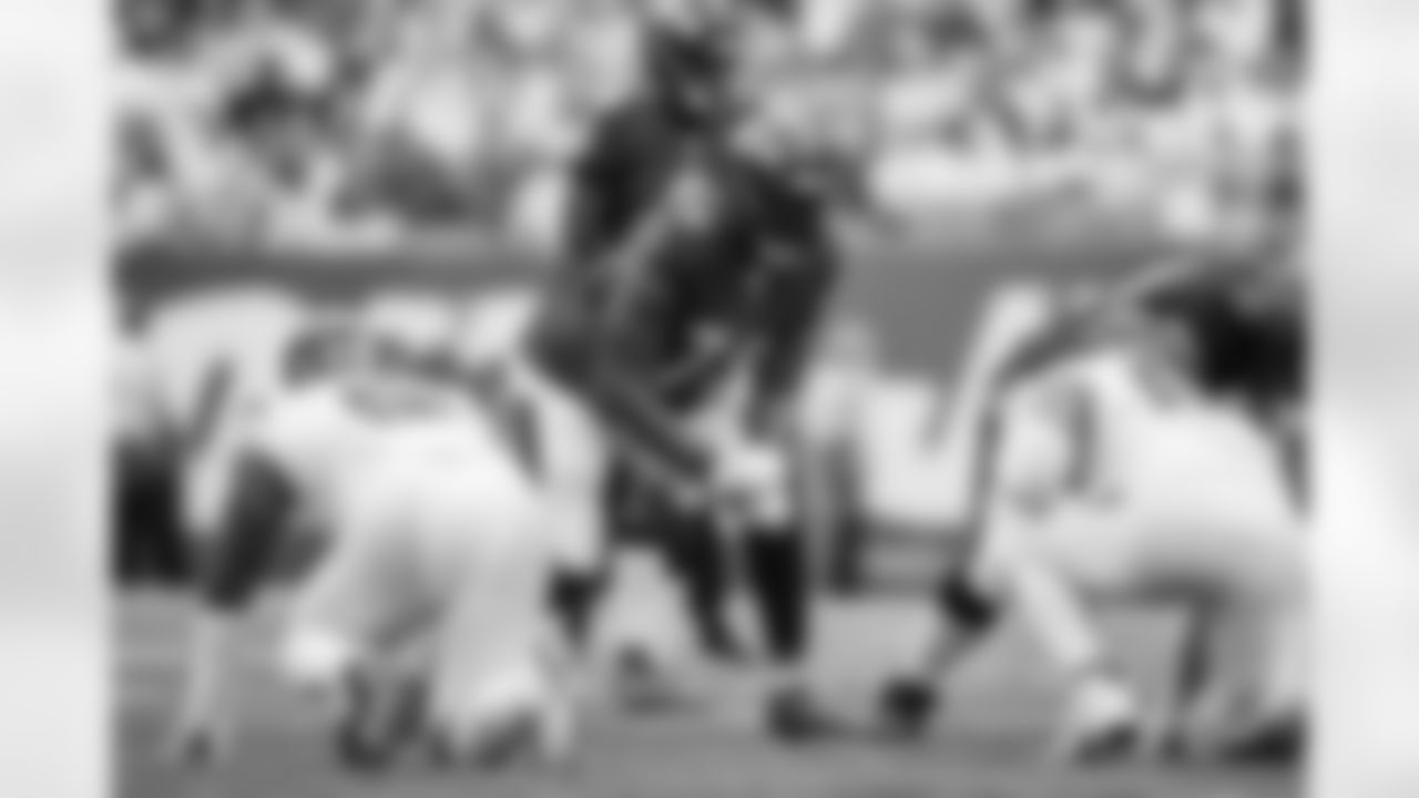 RT Morgan Moses
Moses has one of the league's toughest assignments, to block likely future Hall of Fame pass rusher Von Miller. No active player has more sacks than Miller's 117.5 and he's still playing at a high level with 2.0 sacks on the young season. Moses has done well in pass protection this year, allowing just one sack and two hurries in 99 pass blocking reps, per Pro Football Focus.