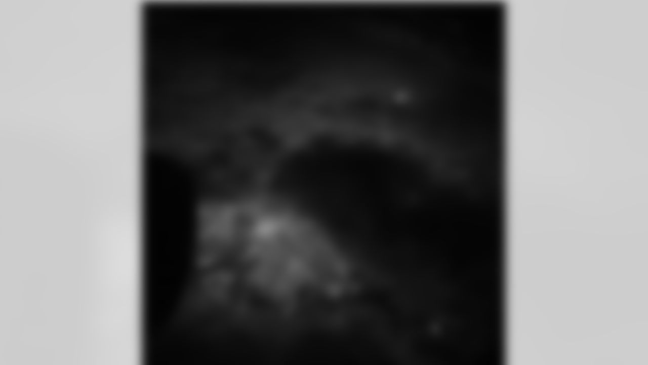 mosley32rtr [C.J. Mosley] Got to capture beauty when you can! Great team win tonight. #4-0  #playlikearaven