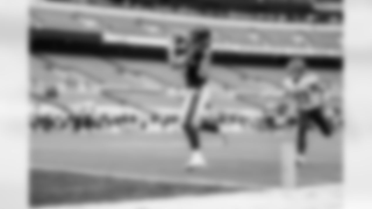 TE Mark Andrews catches a touchdown pass