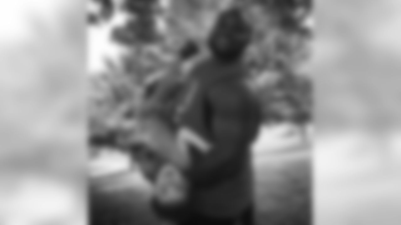 brandonw_66[Brandon Williams]:My son Ryder and I hanging out at the park and grilling!!! #FathersDay15 #HulkSmash and #BamBam!!!! Happy Father's Day to all of the men who are being the best dad that they can be for their kids. Keep it up and always know that no matter what they are always watching what you do. Set a great example and continue to be their Hero!!! And for those of you who aren't living up to your duties..... #GetYourShit2Gether!!!!! And last but not least, to the mothers who are having to be both parents I applaud you. Thank you for being all that and more for your kids!!! You definitely have a special place in my heart!!!! Keep grinding though it may be hard God sees what you are doing and will bless you every step of the way!!! #GodBless