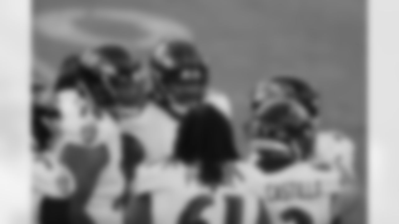 T Orlando Brown Jr. and G D.J. Fluker lead offensive line huddle
Week 12 | Baltimore Ravens at Pittsburgh Steelers | December 2, 2020 | Heinz Field