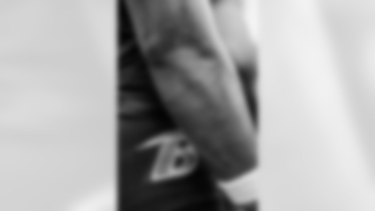 Grass details are shown on a Ravens player.