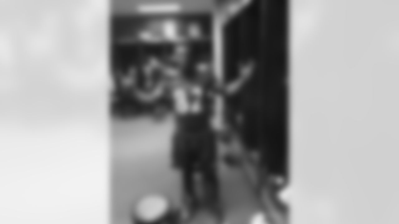 crockettgillmore [Crockett Gillmore]: He's my trainer, role-model, motivation, teacher, Life coach, My best friend and my blood! And most of all my big brother!! #familybonding #weightroomwednesday #gains #getoutthewaywecomin