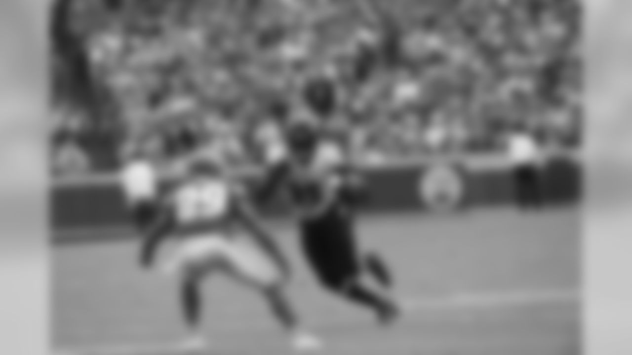 RB Gus Edwards