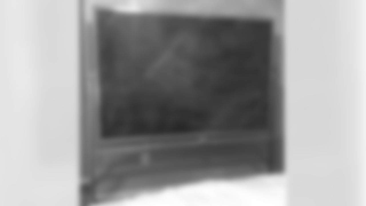 john_urschel [John Urschel]: Fully assembled. Just the thing my bedroom needed.