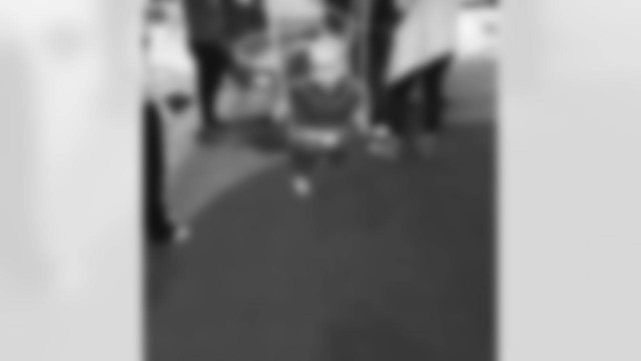 brandonw_66 [Brandon Williams]: #SuperBaby !!!!!!