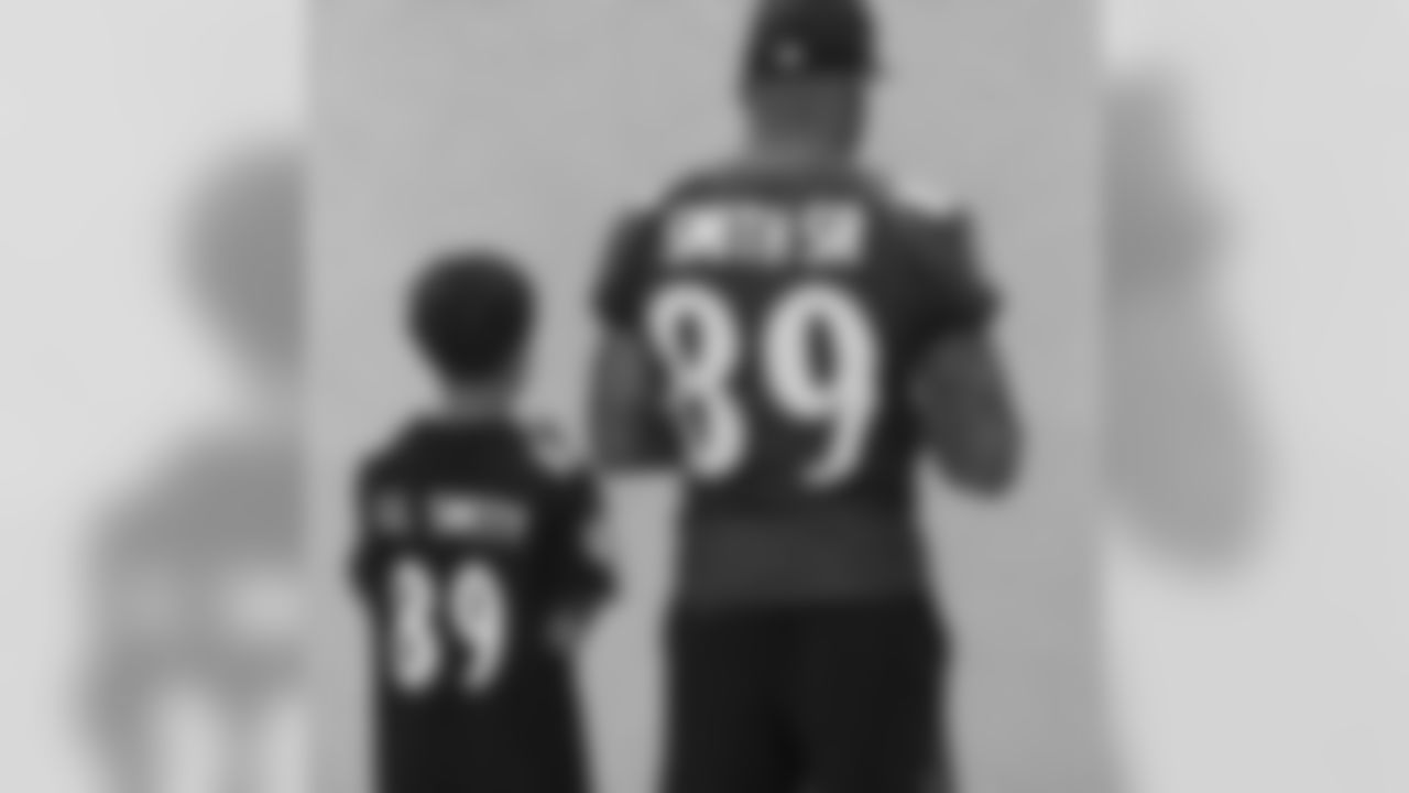 aceandsmitty[Steve Smith Sr.]: Smitty Gang!!!! Bams 1st photo shoot low key.. Big Smitty & Lil Smitty#stevesmithsr #agent89 #teammarshmallow #ravensnation #playlikearaven