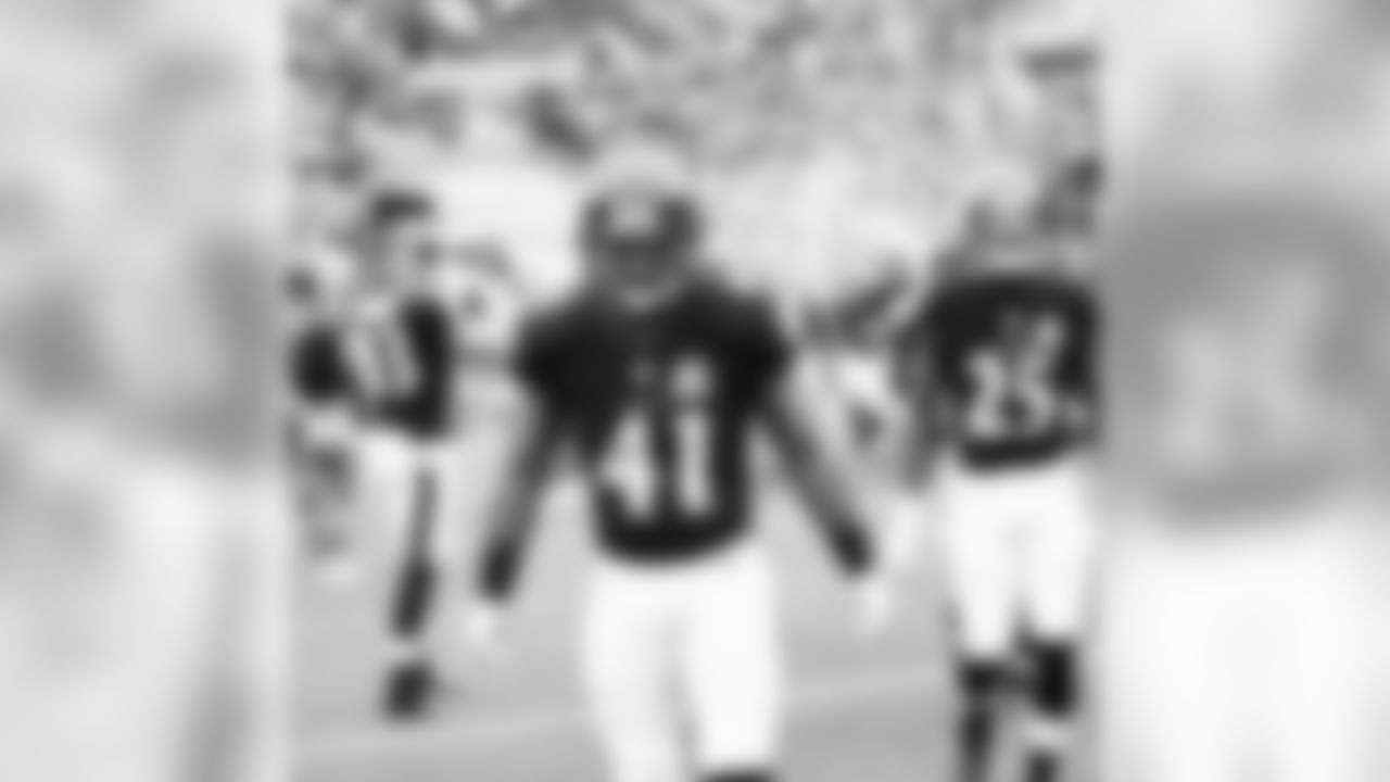 alevine41[Anthony Levine]: 2-0