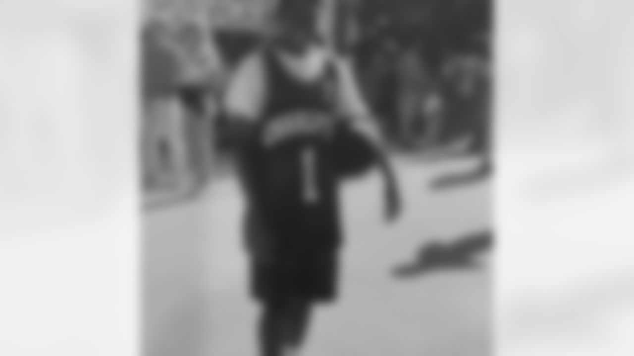 aceandsmitty[Steve Smith Sr.]: He was so happy at the park today....until it was time to go!! Poor Deuce #sunnydays #deuce #playallday