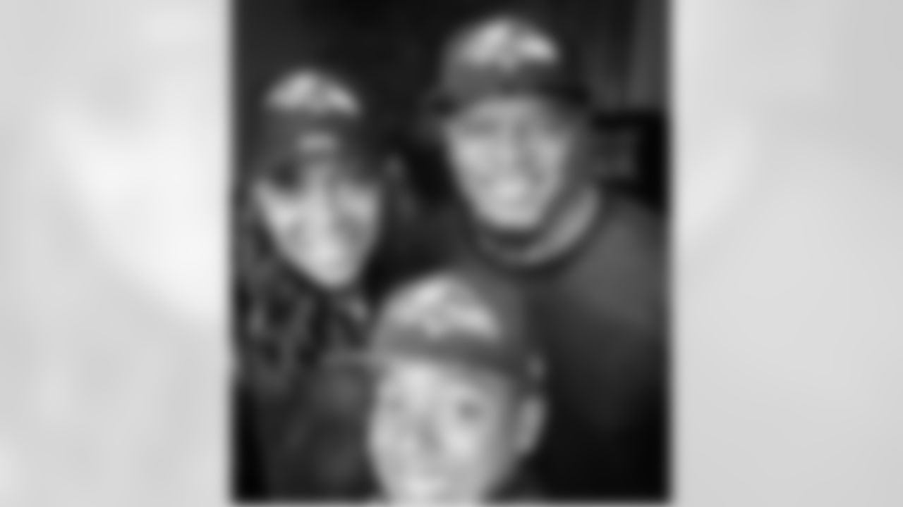 tonyjefferson1 [Tony Jefferson]: When your Mom pops and lil bro hyped to be Ravens lol ayyyy