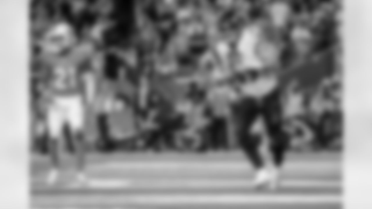 TE Mark Andrews catches a touchdown pass