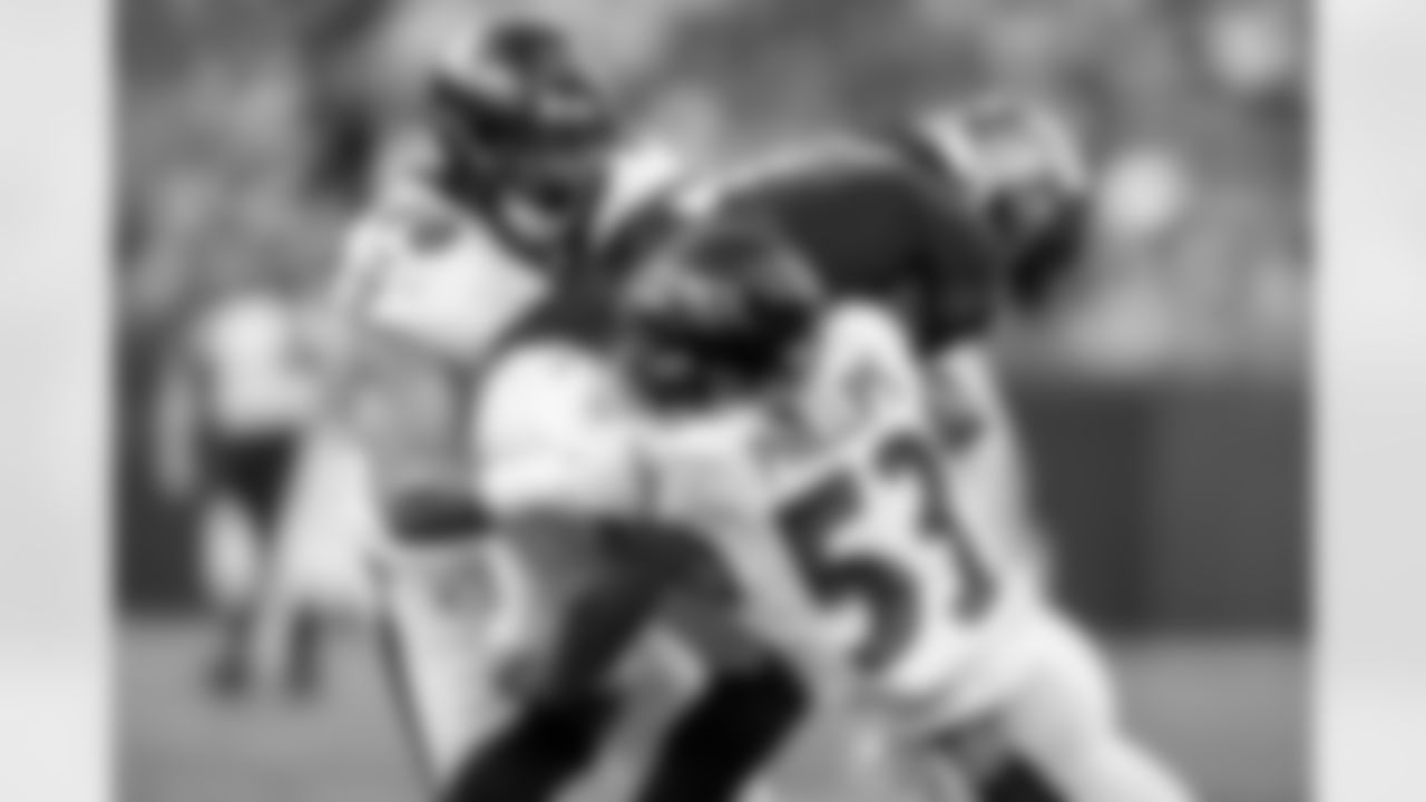 LB Del'Shawn Phillips