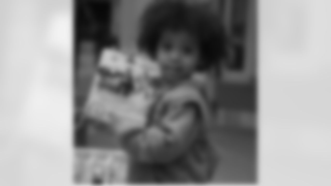 shareecewright24 [Shareece Wright]: Dear God thank you for blessing me with the opportunity to be that DAD I always wanted as a kid. #ElijahJamesWright