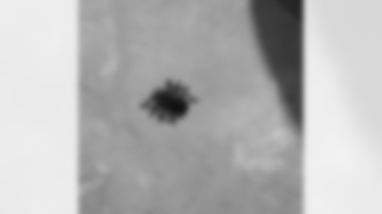 jforsett[Justin Forsett]: That awkward moment your wife forgets to tell you the toy spider fell on the floor & you clock a 4.3 40 at the same time #HaventMovedThisFastSinceWeek10 #IWasLegitScaredForASec #AlmostNeededADiaper