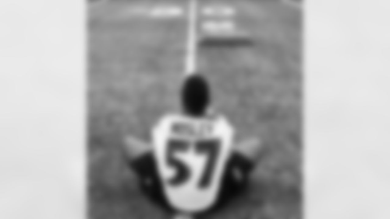 ravens [Baltimore Ravens]: @mosley32rtr [C.J. Mosley] #hardwork #grindin #nofilter - Watch video of C.J. Mosley's first practices as a Raven in #Ravens Mobile or on BaltimoreRavens.com.