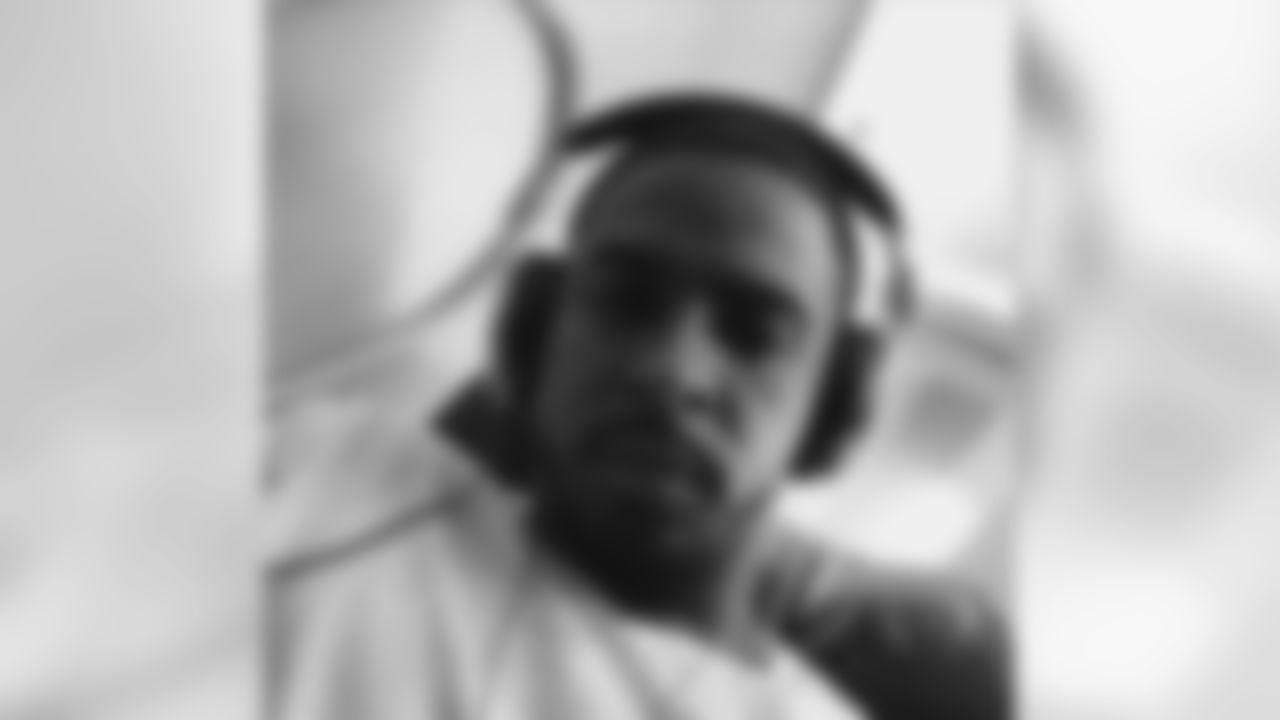 dgorrer37[Danny Gorrer]:My I need sleep face, next stop Phoenix....