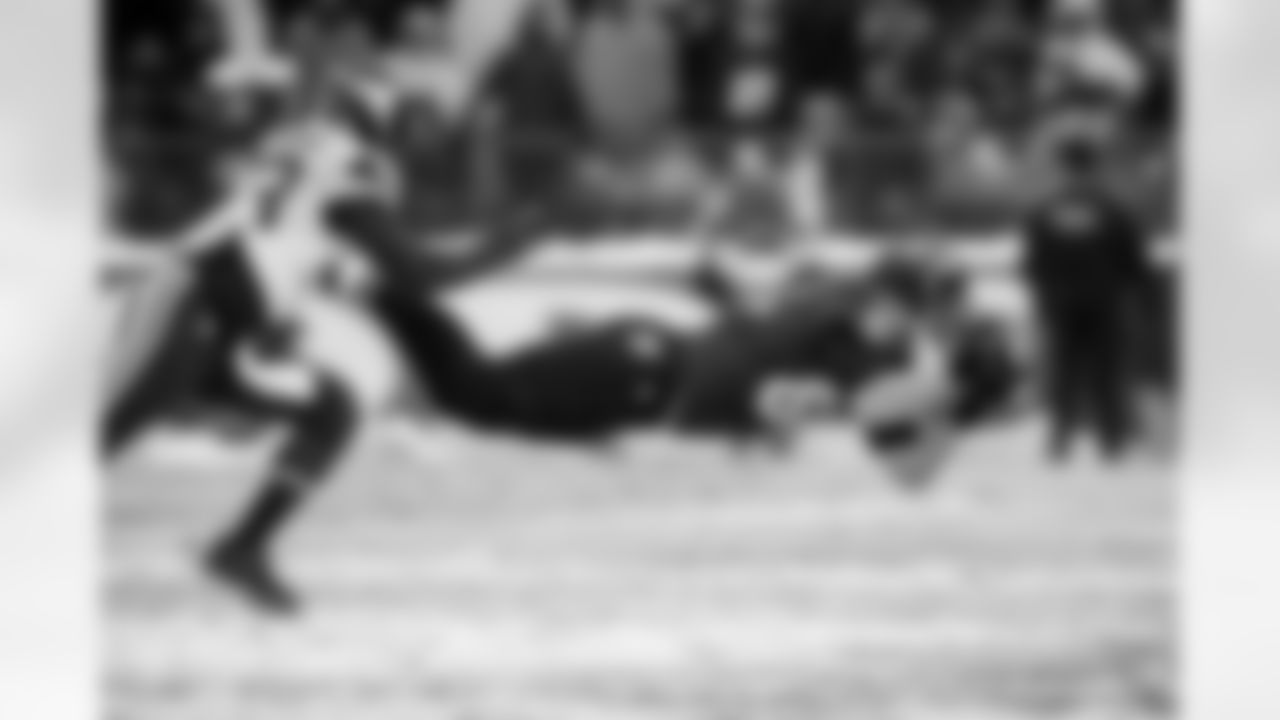 3. A wild finish … but not the wildest
The Chiefs and Bills combined for 25 points scored in the last one minute, 54 seconds, which is certainly wild. But it's only the second-most of any game in the regular season or postseason, during the Super Bowl era, per Elias. The most? The Ravens-Vikings snow game in 2013, when they combined for 28 points.