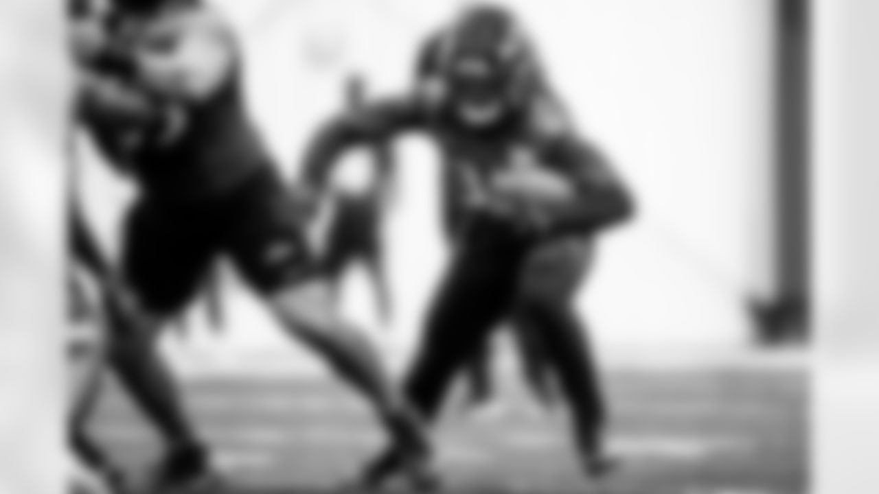 RB Gus Edwards