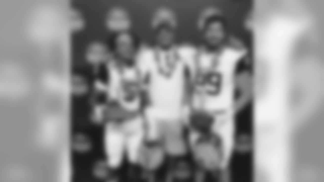 megatronnie [Ronnie Stanley]: Congrats to all of #TeamStanley. Proud of you guys and best of luck at the next level. Special shoutout to my two MVPs. These two made some big plays for us and both have very bright futures. #polyfootballhalloffame