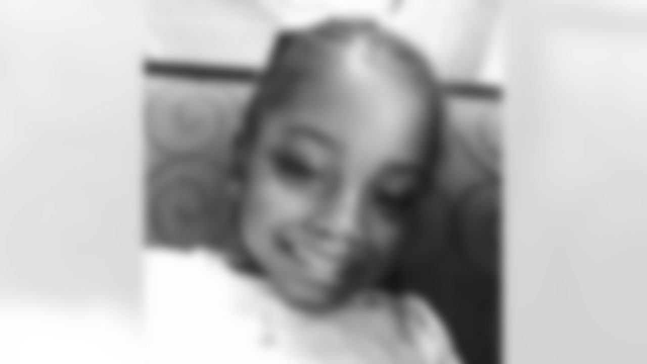 c.upshaw_91[Courtney Upshaw]: That smile!