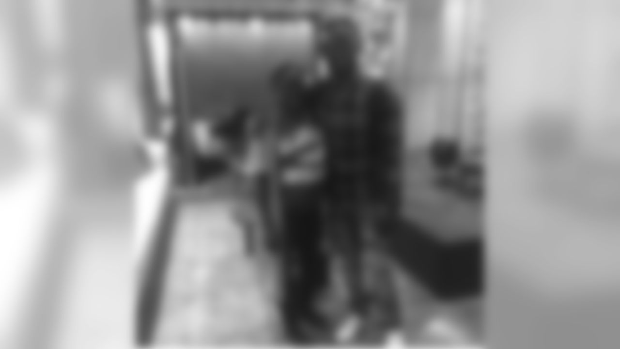 l_webb21 [Lardarius Webb] Best part of yesterday was seeing Mommy!!