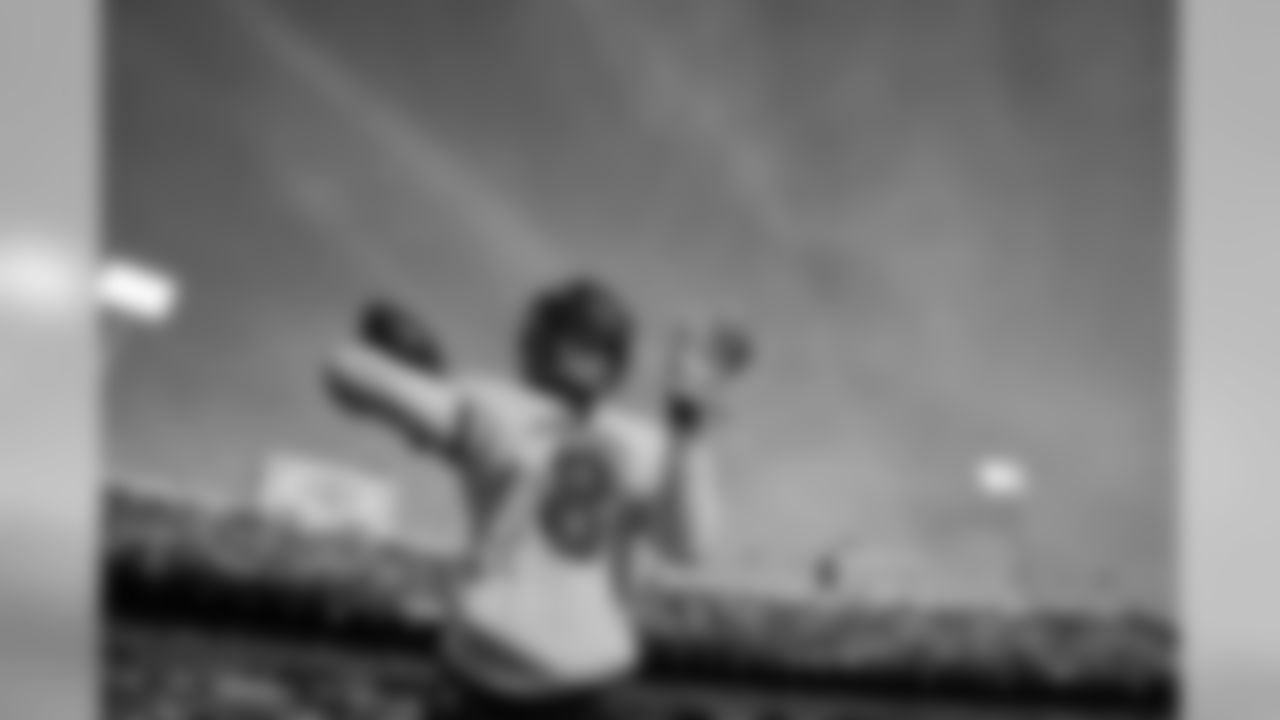 Bills_120819sh012