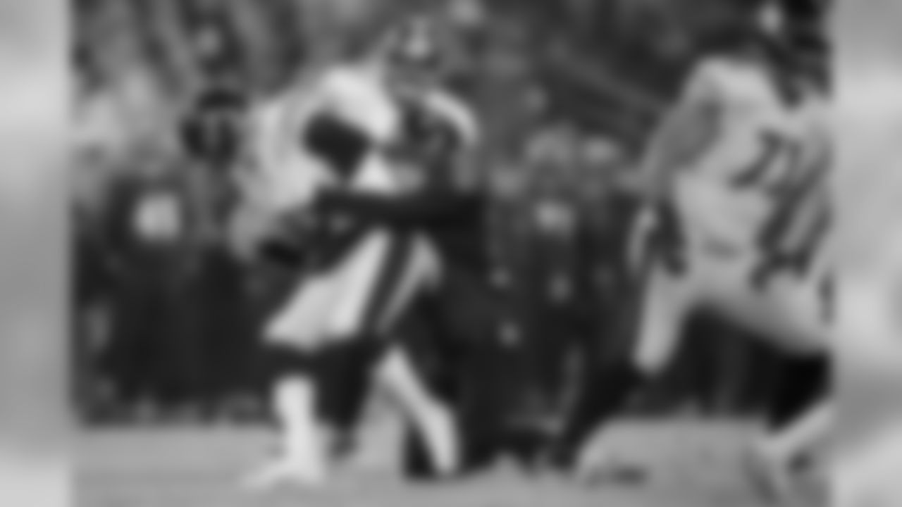 CB Brandon Carr