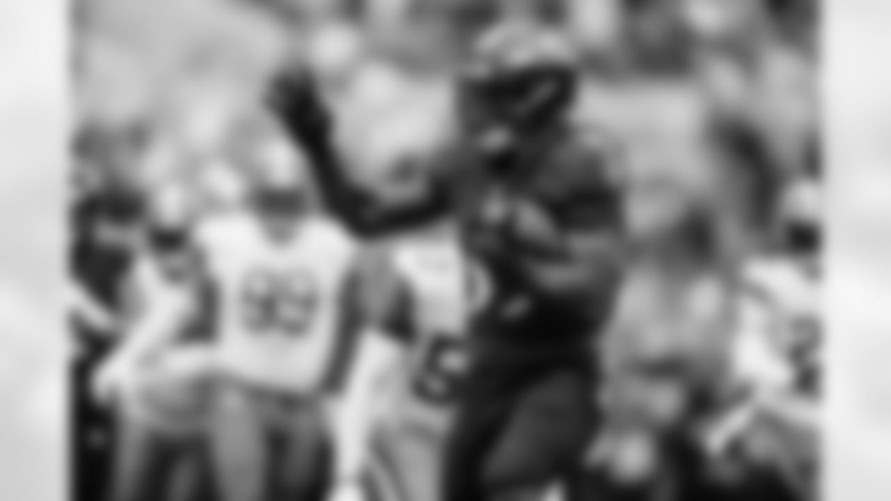 RB Gus Edwards